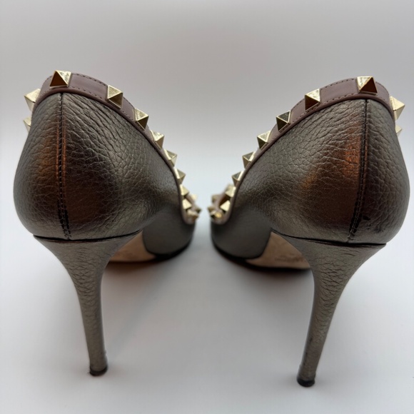 VALENTINO GOLD ROCKSTUD 85 PUMPS SIZE 40.5 VIBRAM SOLES GREAT CONDITION - Picture 4 of 8